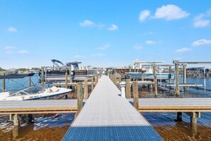 Marina - Portside 304: Deeded boat slip w/ Lift, water view (Orange Beach)