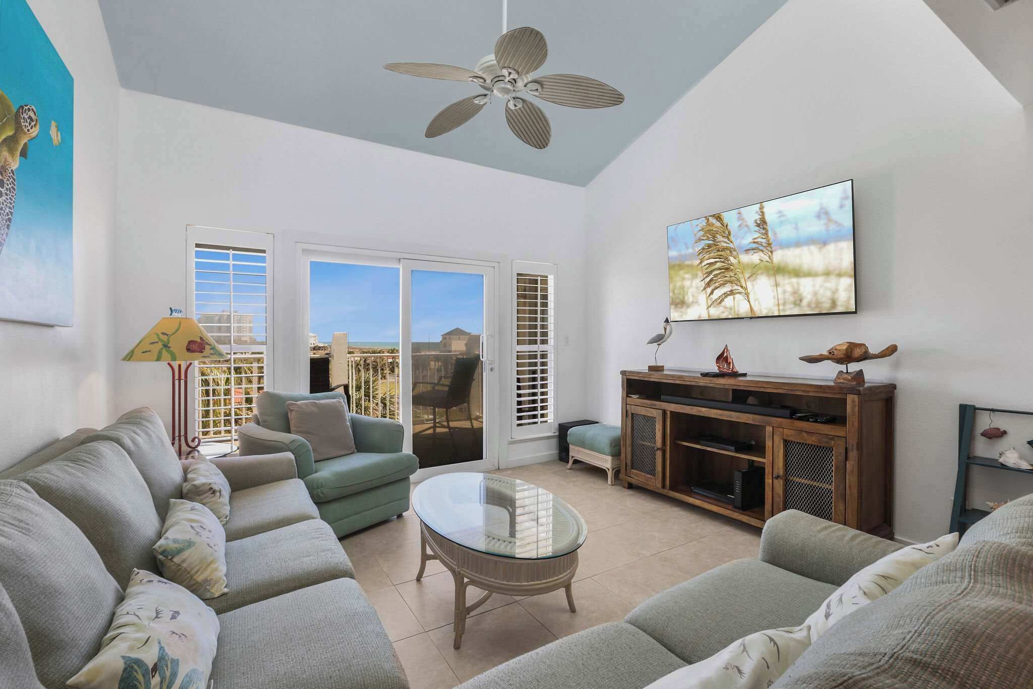 Smart-TV, DVD-spiller og bøker