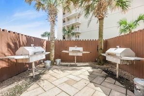 Terrace/patio - Pelican Pointe1204: 3BR/ 2BA, gulf-front. (Orange Beach)