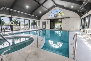 Indoor pool - Pelican Pointe1204: 3BR/ 2BA, gulf-front. (Orange Beach)