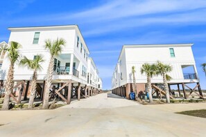 Exterior - La Casita, new beach cottage, easy beach access (Gulf Shores)
