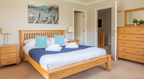 4 quartos, berço de viagem, acesso à internet