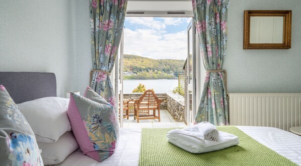 2 sovrum, resesäng och internet