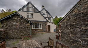 Exterior - Home Farmhouse - sleeps 8 guests  in 4 bedrooms (Graythwaite)