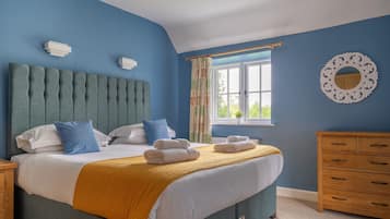 4 bedrooms, travel cot, Internet