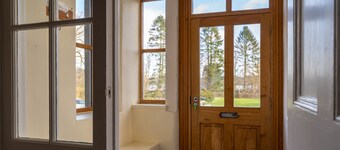 Mill Cottage with Lake access.