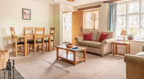 Una chimenea, una mesa de tenis de mesa