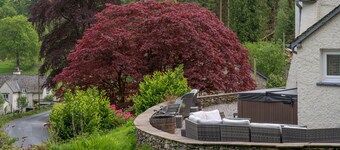 Hazelseat House with Hot Tub