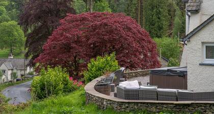 Hazelseat House with Hot Tub
