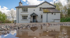 Exterior - Hilltop - sleeps 4 guests  in 2 bedrooms (Cunsey)
