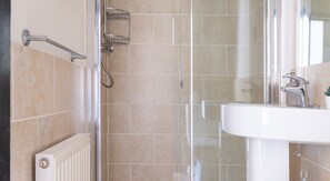 Shower - Hilltop - sleeps 4 guests  in 2 bedrooms (Cunsey)