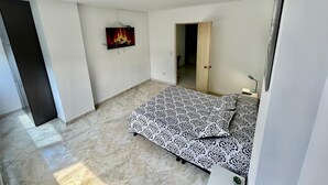 Room - Furnished studio apartment in Medellín, Sector, stadium.  (Medellín)