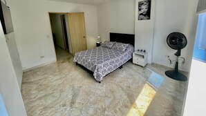 Room - Furnished studio apartment in Medellín, Sector, stadium.  (Medellín)