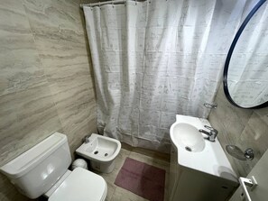 Departamento, 1 habitación, para fumadores, vista a la ciudad | Baño