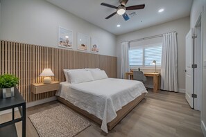 1 habitación, escritorio, tabla de planchar con plancha y wifi gratis 