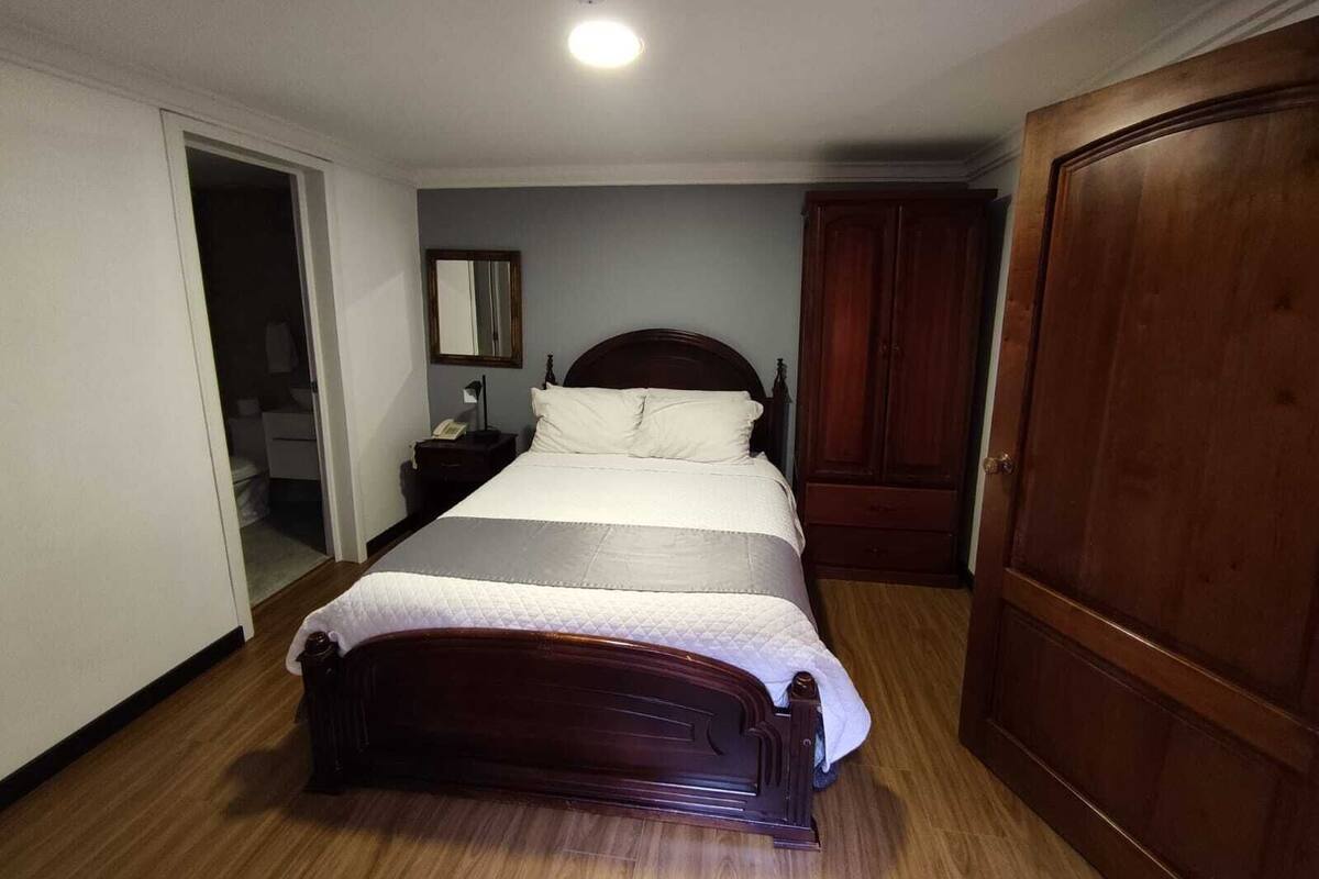 Ropa de cama de alta calidad, edredón y escritorio