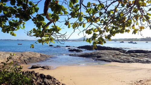 Chalé Praia de Meaípe Guarapari-es p/ 4 Pessoas 2 Vagas de Garagem