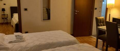 2 多间卧室、熨斗/熨衣板、WiFi、床单