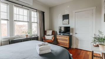 2 bedrooms, desk, free WiFi, bed sheets