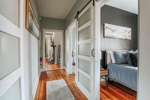 2 bedrooms, desk, free WiFi, bed sheets