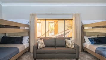 2 habitaciones, tabla de planchar con plancha, cuna de viaje y wifi