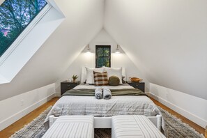 2 bedrooms, iron/ironing board, WiFi, bed sheets - Rocky Falls | Modern Cabin (Rockbridge)