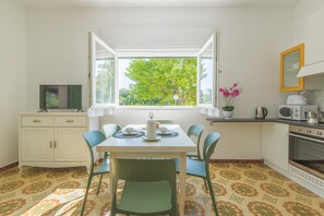 Dining - House Tina with pool - 2 rooms - 7 km reserve of Torre Guaceto (San Vito Dei Normanni)