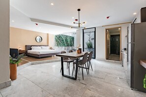 1 chambre, bureau, fer et planche à repasser, Wi-Fi