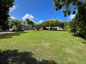 Property grounds - Almond Palm Apartment (Bridgetown)