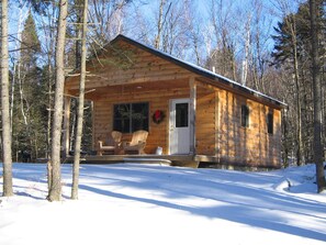 Exterior - Cozy Studio Cabin near Smuggler's Notch (Jeffersonville)