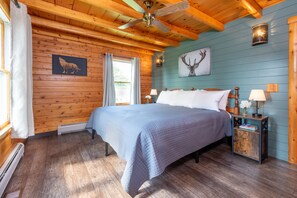 4 bedrooms, desk, iron/ironing board, WiFi - Ridgeview Cabin near Smuggler's Notch (Jeffersonville)