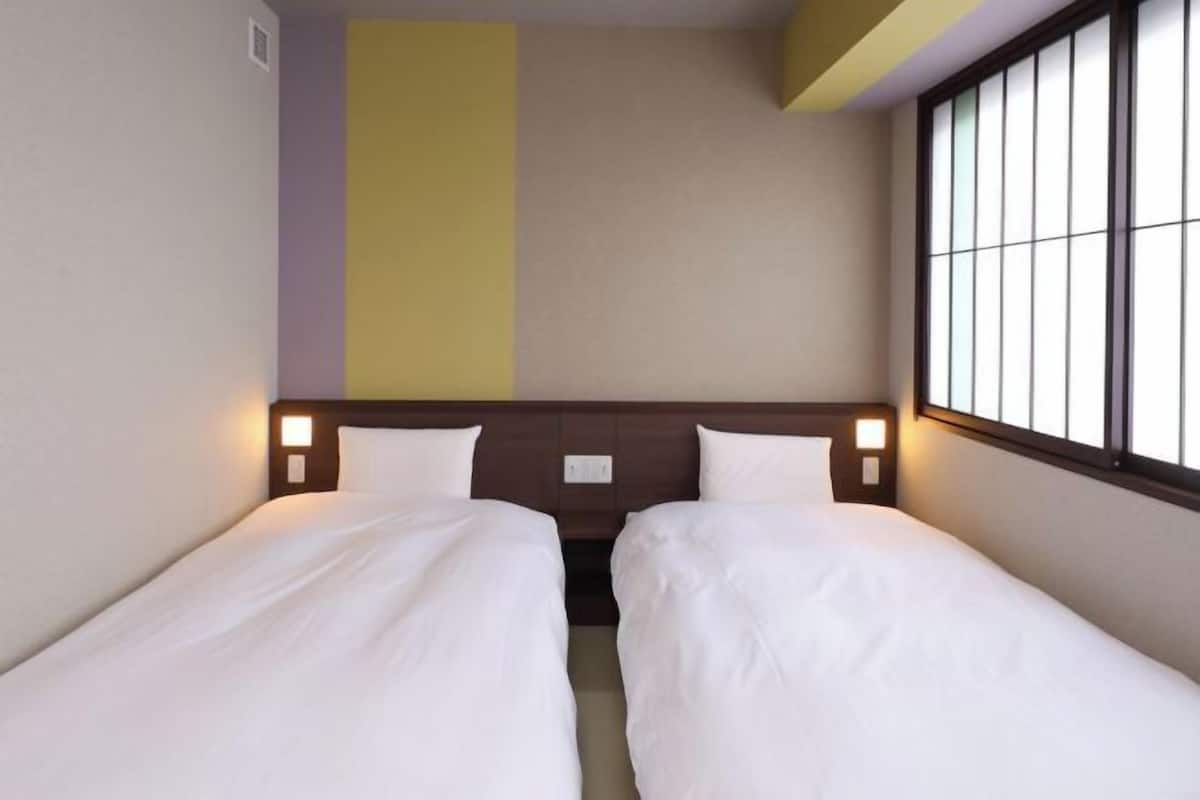 Soundproofing, free WiFi, bed sheets