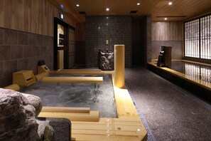 Sauna, banyera d'hidromassatge i aigües termals 