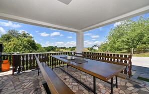 Outdoor dining - Awesome home in Lopatinec with sauna (Lopatinec)
