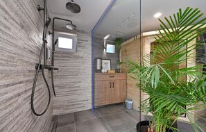 Douche, sèche-cheveux