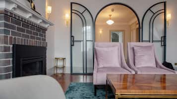 Governors Suite | 1 bedroom, Tempur-Pedic beds, minibar, in-room safe