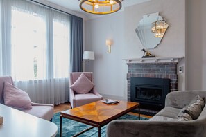 Governors Suite | Living area