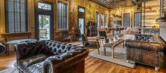 The downtown Brenham Schoolhouse Hotel, Room B