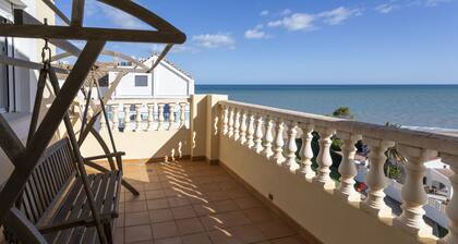 Caleta, penthouse, 3 bedrooms, facing the sea, by Bookingdenia