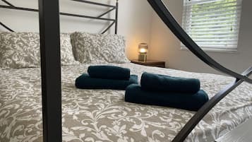 2 bedrooms, desk, iron/ironing board, free WiFi