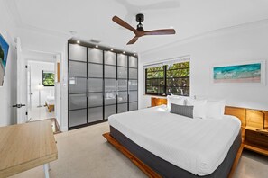 3 quartos, ferros/tábuas de passar roupa, acesso à internet