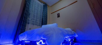 Repose stay - 2br, wifi, cctv, parking in karen