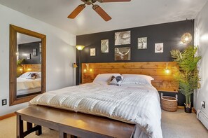 4 habitaciones, tabla de planchar con plancha, cuna de viaje y internet