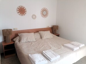 2 Schlafzimmer, Bügeleisen/Bügelbrett
