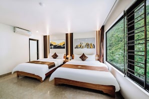 ห้องพาโนรามิกสำหรับสี่ท่าน | ผ้านวมขนเป็ด, ตกแต่งพิเศษโดยเฉพาะ, โต๊ะทำงาน, พื้นที่ทำงานแบบใช้แล็ปท็อป