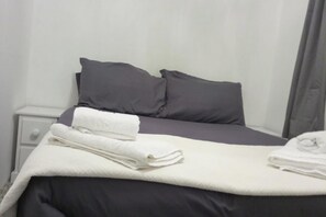 1 室のベッドルーム、アイロン / アイロン台、WiFi、ベッドシーツ