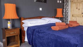 Iron/ironing board, WiFi, bed sheets