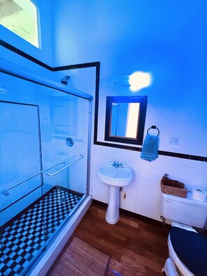 H åndklær, såpe og toalettpapir