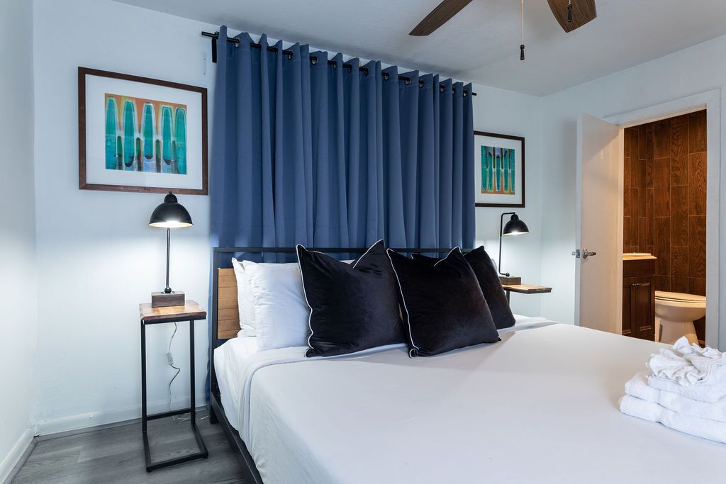 2 bedrooms, desk, iron/ironing board, WiFi