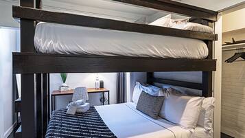 2 bedrooms, desk, iron/ironing board, WiFi